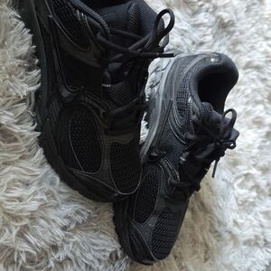 Black Athletic Shoes for Women